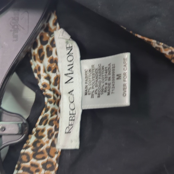 ❤️5/$25 Rebecca Malone Black Shirt with Leopard Trim - Picture 3 of 3